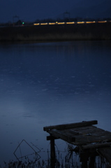 夕闇の湖