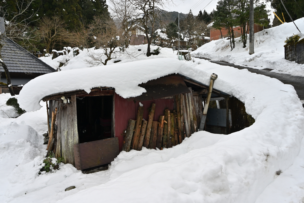 小屋　雪国