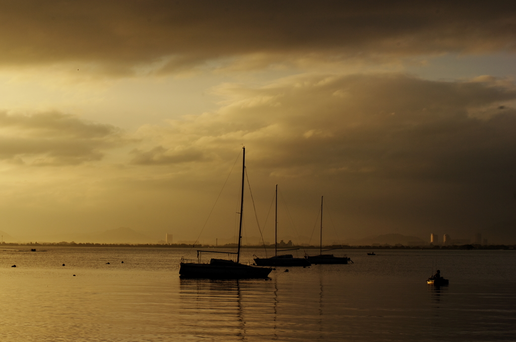 夜明けの琵琶湖