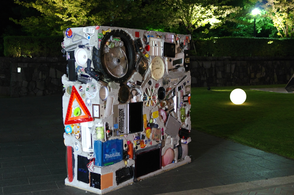 東京近代美術館入口にて