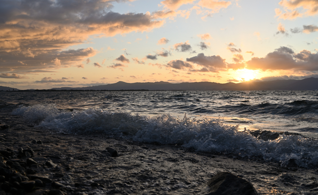 秋の湖畔　夕日2