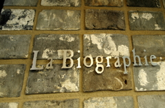 La　Biographie・