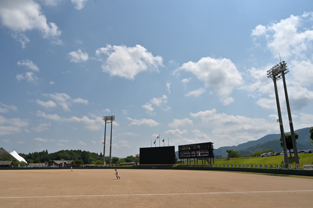 夏空の下で　広い球場１