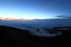 雲海が山をのぼる
