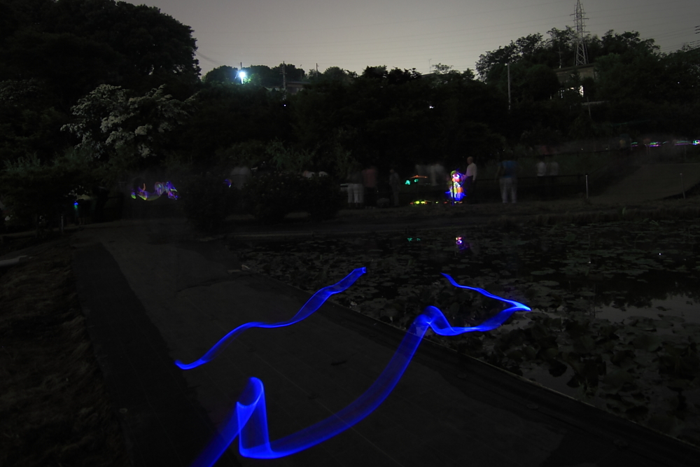 青い光