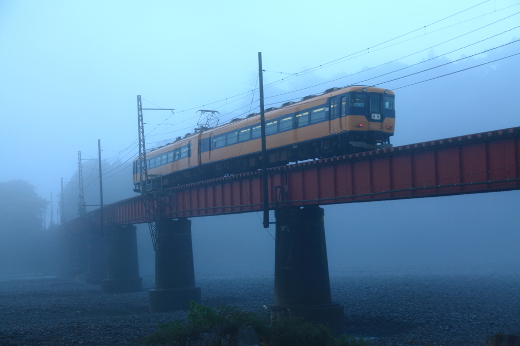 始発電車