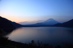 早朝の本栖湖