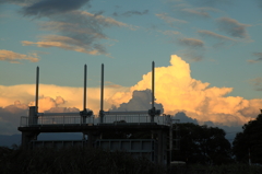 水門と入道雲