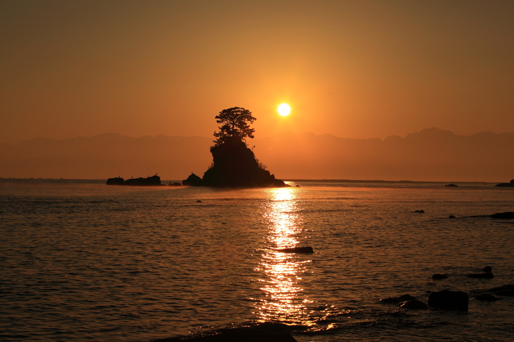 雨晴海岸の朝日①
