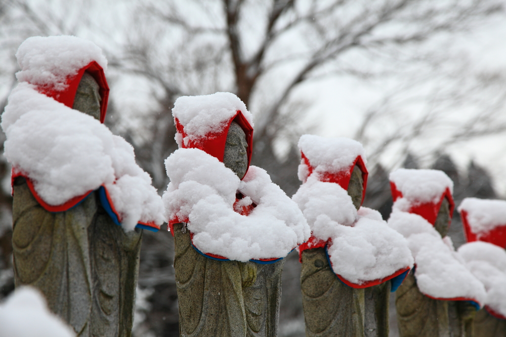 雪の中のお地蔵さん by ゴリ （ID：2318903） - 写真共有サイト:PHOTOHITO