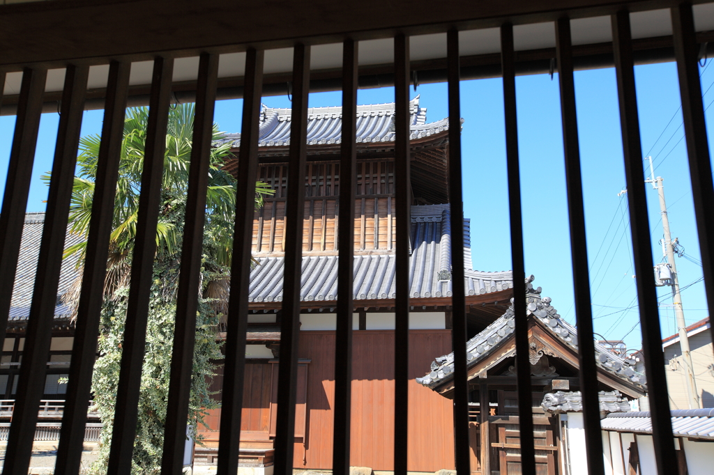 格子越しの風景