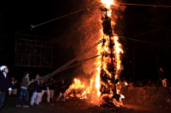 豪快な火祭