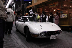街中に現れたトヨタ2000GT