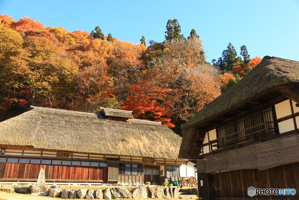 晩秋の民家