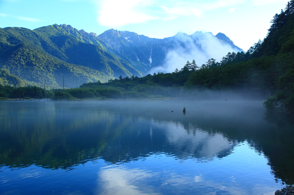 青の朝景色
