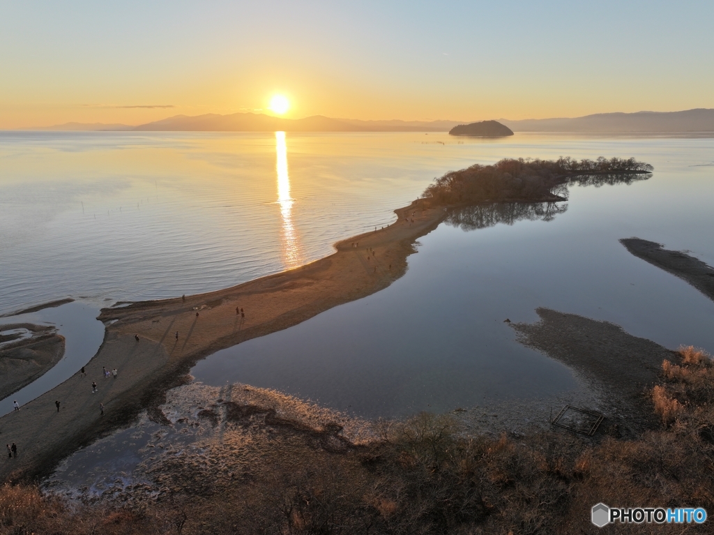 渇水の琵琶湖夕景