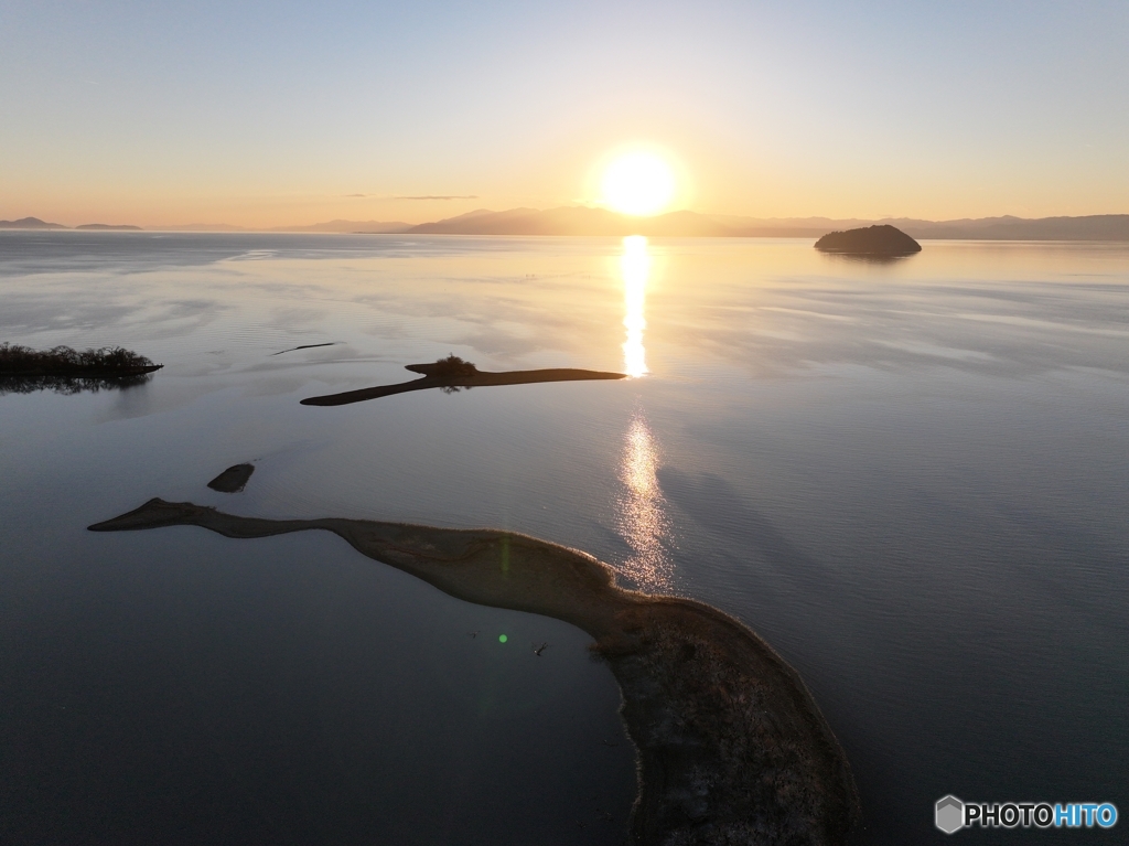 渇水の奥琵琶湖夕景