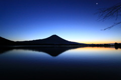 早朝の逆さ富士