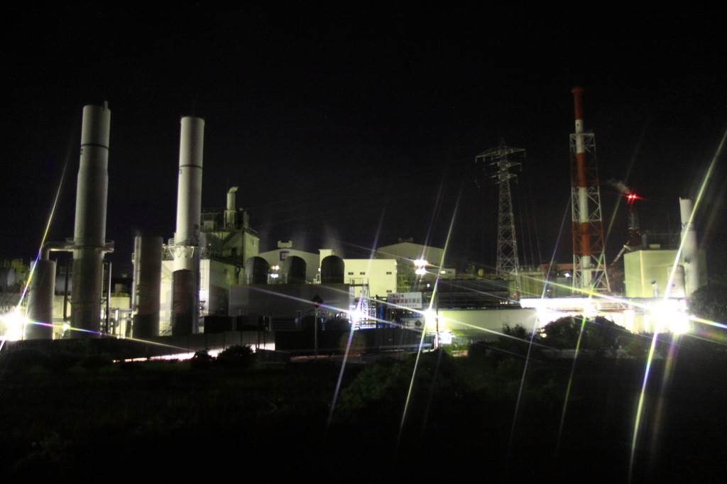 夜でも休みなく操業