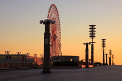誰もいない大都会の夕日