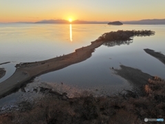 渇水の琵琶湖夕景
