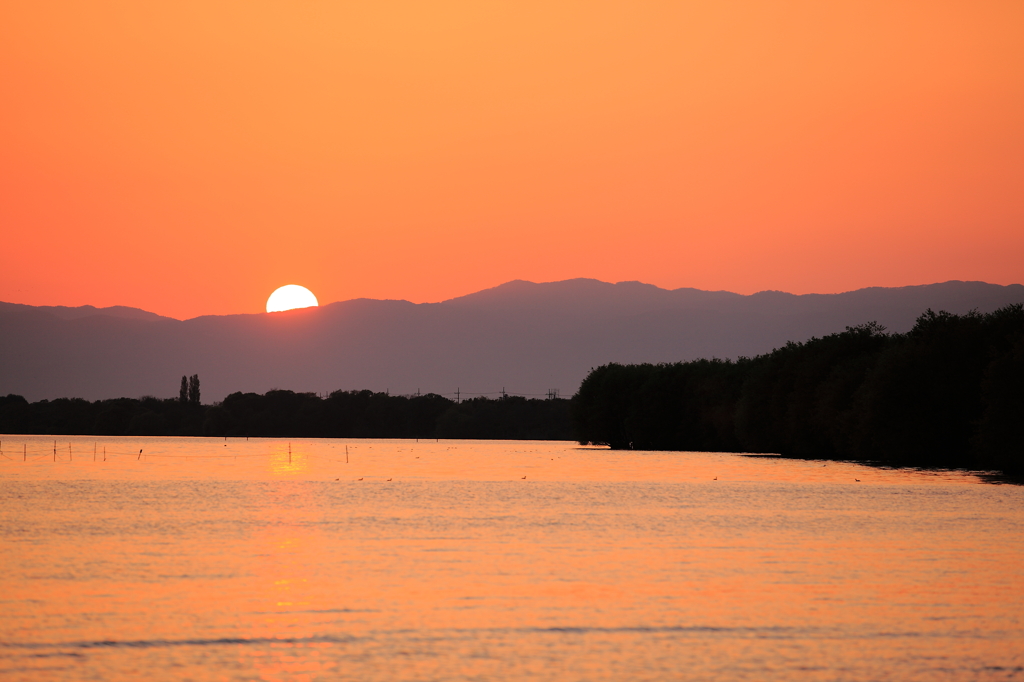 びわ湖の日没