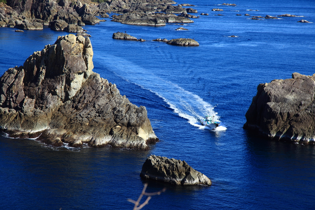 岩場を行く