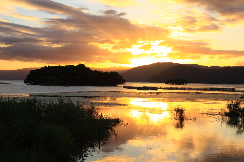 びわ湖に映える夕焼け