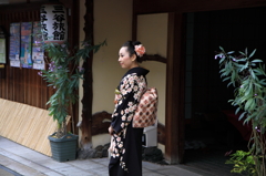 美女のうしろ姿