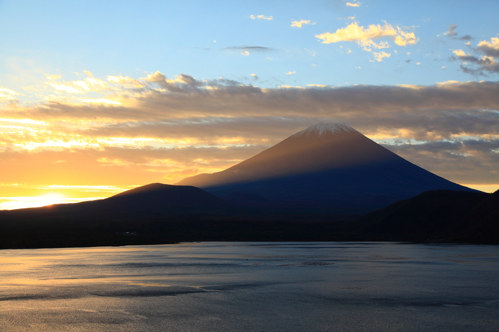 富士に日が当たる