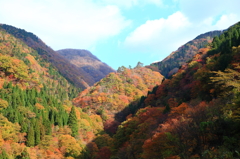 折り重なる山の紅葉