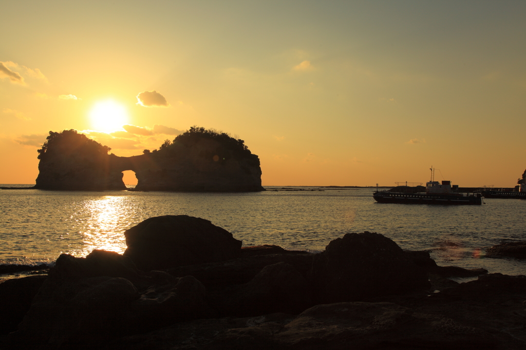 夕日に映える島