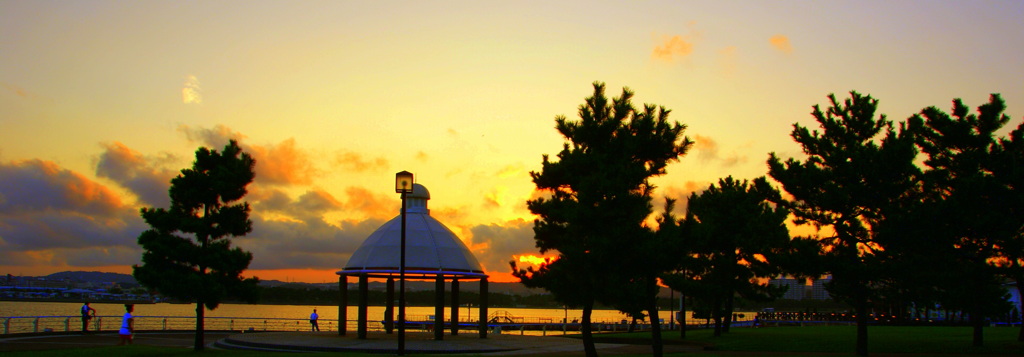ａｎ　ｅｖｅｎｉｎｇ　ｓcｅｎｅ