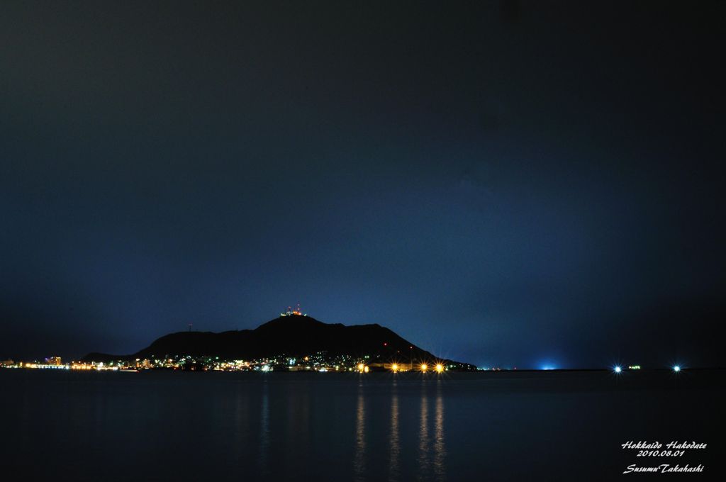 函館山夜景と漁火の光