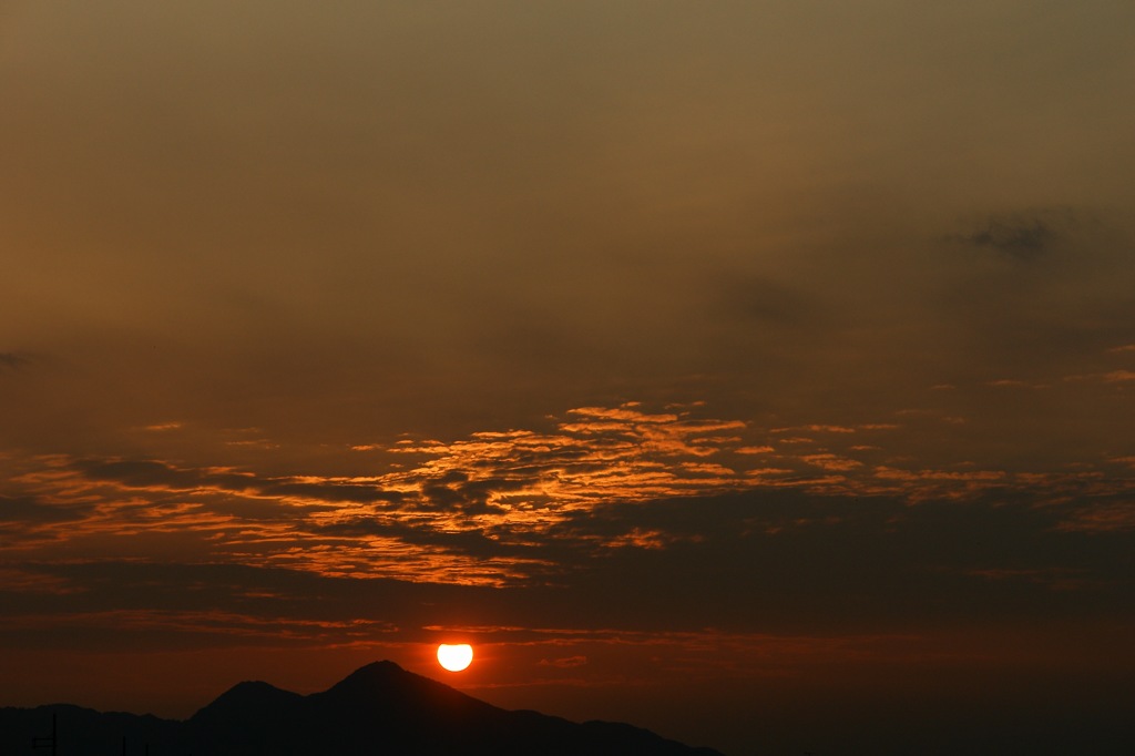 雲を従えて　〜二上の夕日〜