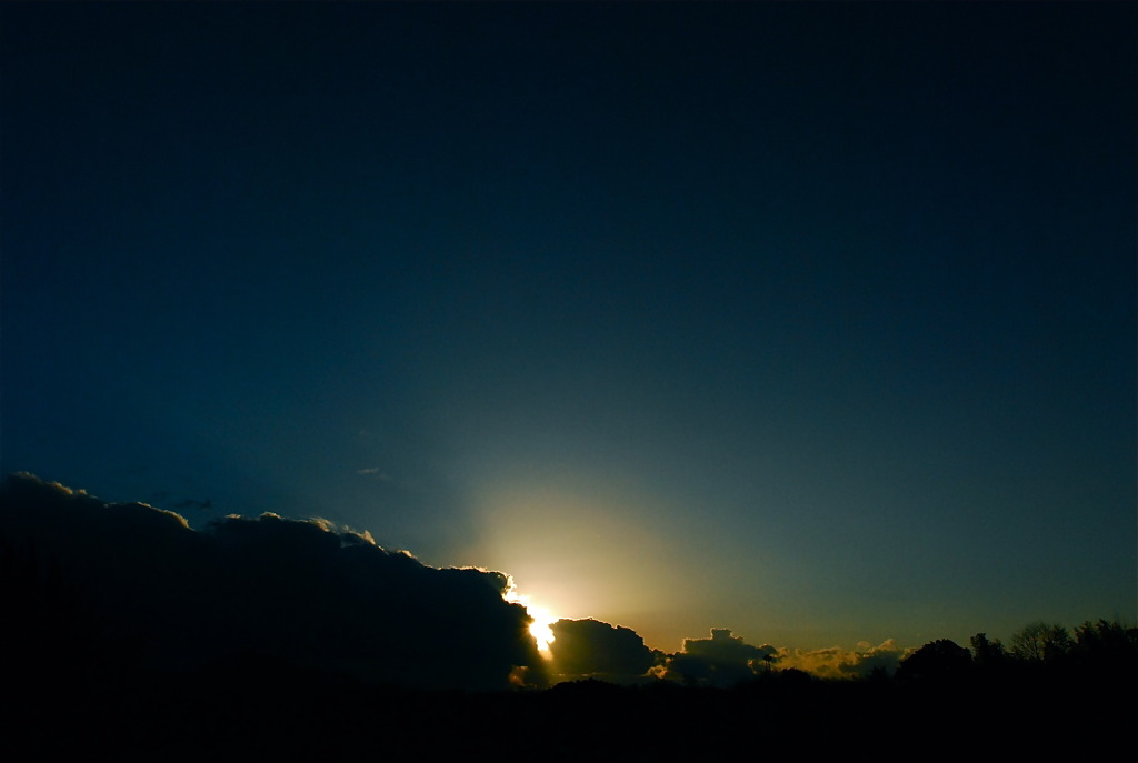 澄んだ日の夕暮れ
