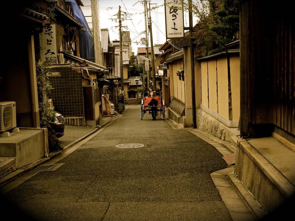 京の路地にて