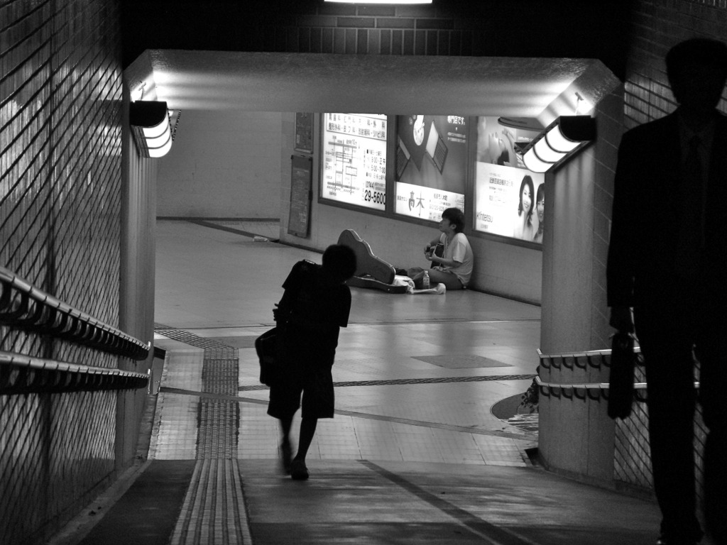 それぞれの時（大和八木駅にて）