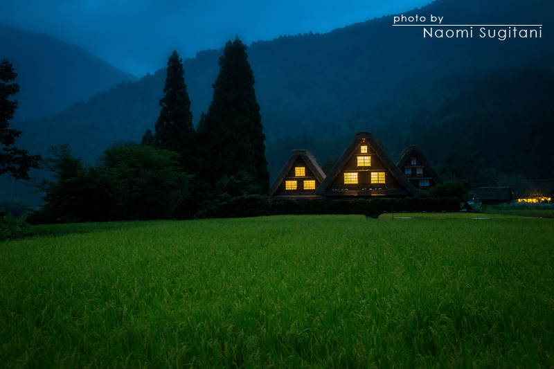 窓灯り　～白川村