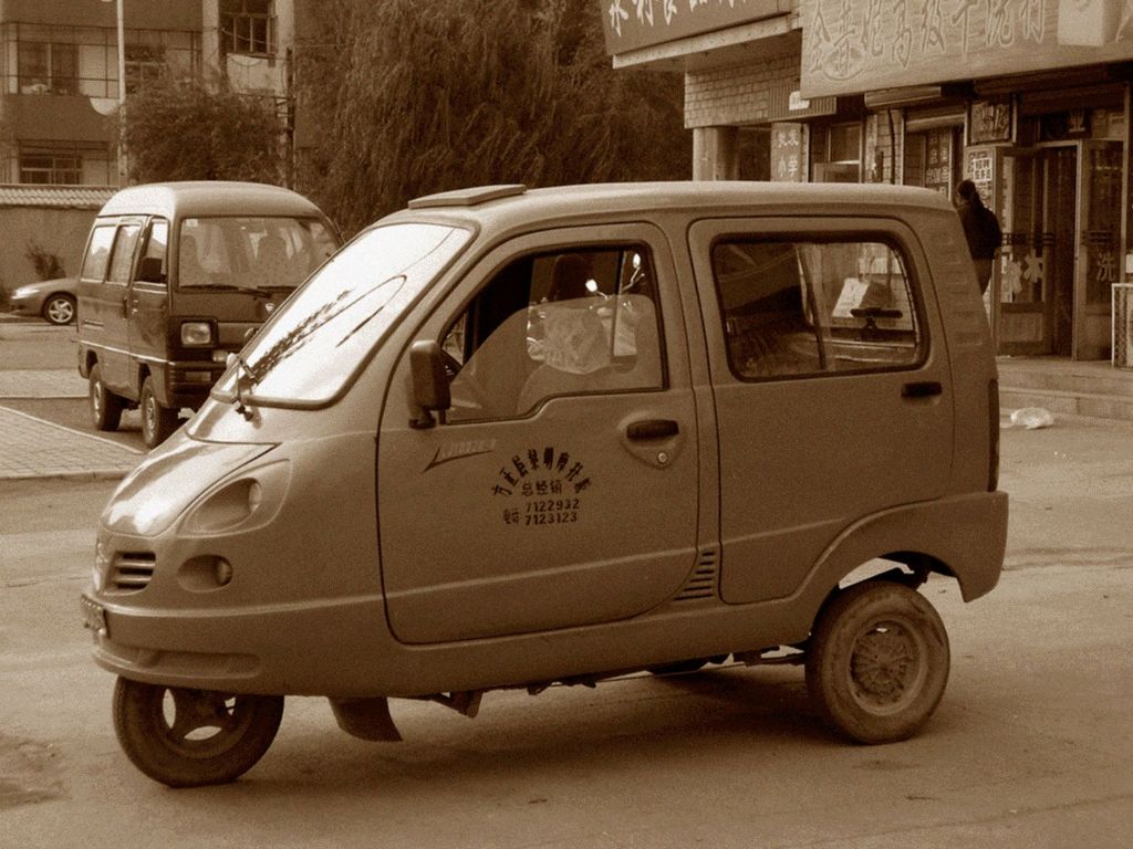 三轮摩托车
