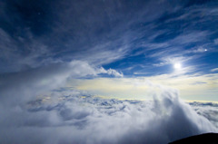 雲海と月