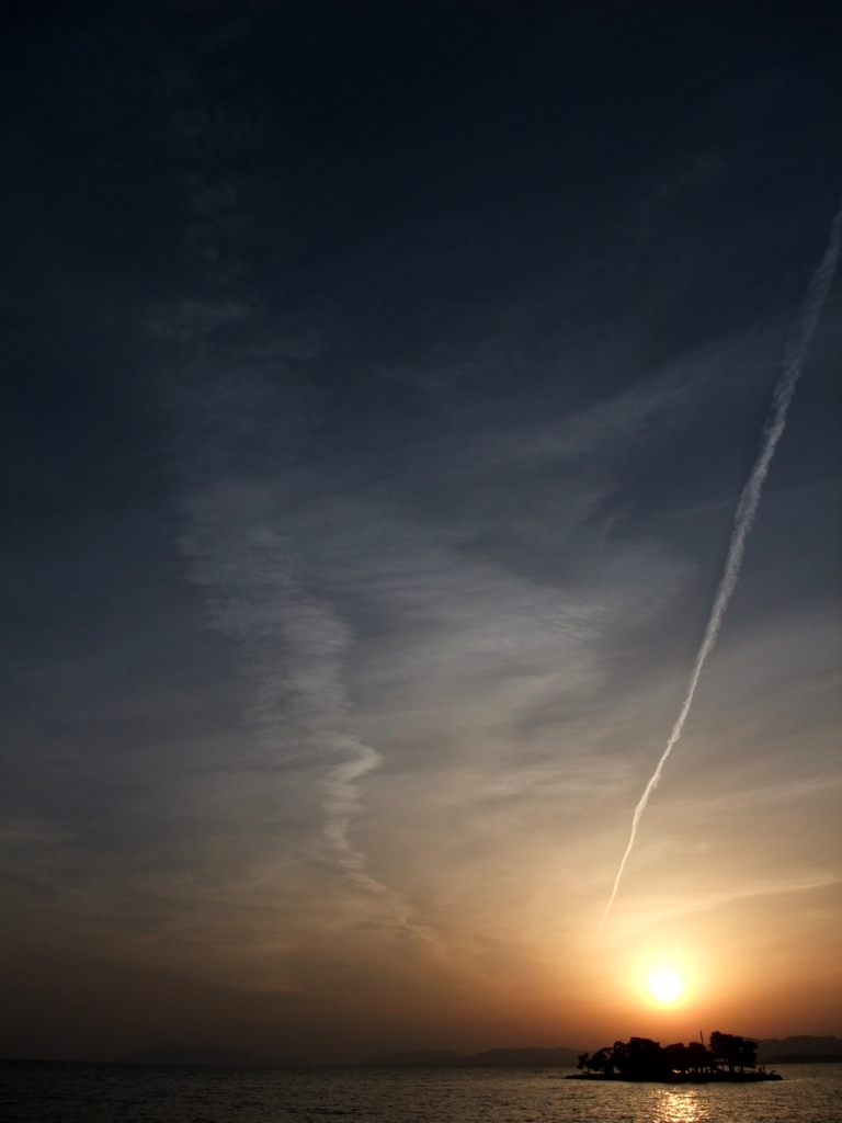 夕日に八雲立つ