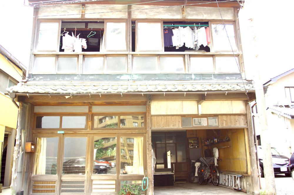 Dignified air temple temple