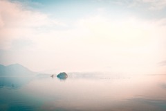 湖に浮かぶ島