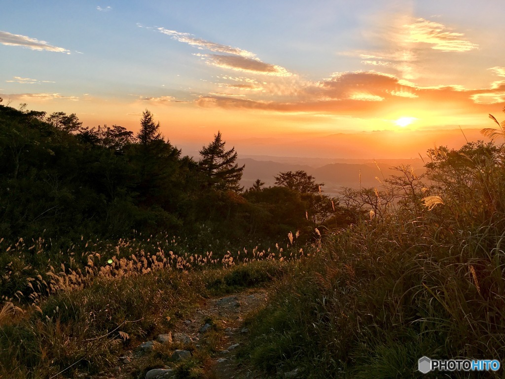 夕焼けの下山