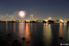 コンビナート夜景に花火