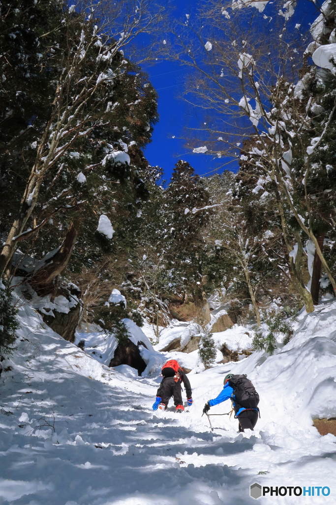大雪の御在所岳本谷コースに挑む