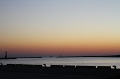 夕焼けの港