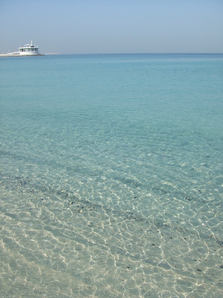 透き通る海：UAE