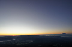 日の出+富士山+月　赤岳山頂より